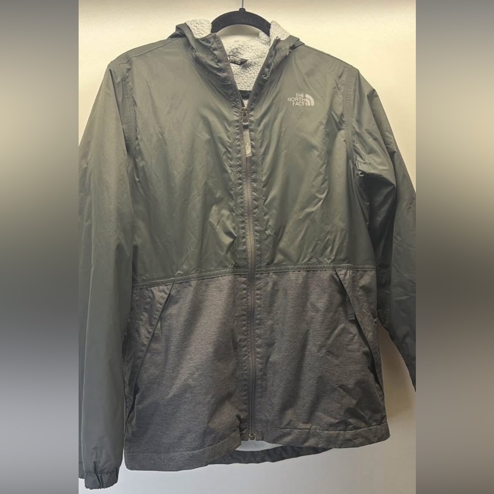 The North Face Men's Gray and Dark Gray Windbreaker 
XL(18/20)
